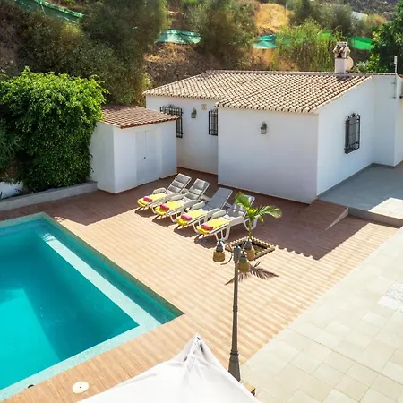 Villa Benama By *